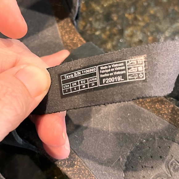 Teva Black Nubuck Strappy Sandals Wedge Heels - Sz 7 - Picture 4 of 5